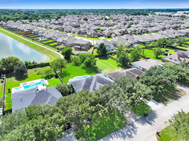 11211 S Country Club Green Drive, Tomball, TX 77375