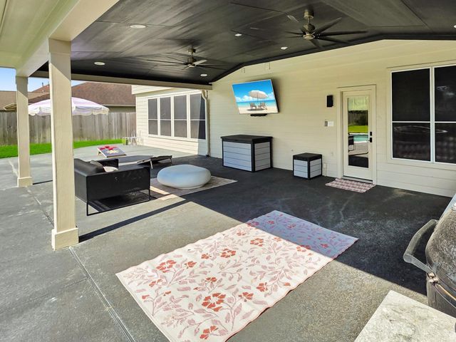 11211 S Country Club Green Drive, Tomball, TX 77375
