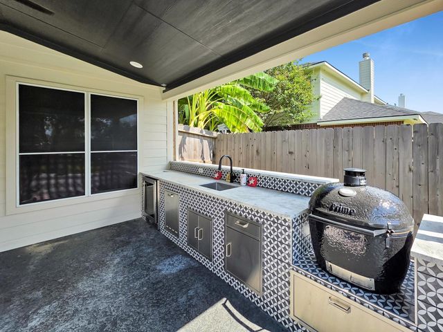 11211 S Country Club Green Drive, Tomball, TX 77375