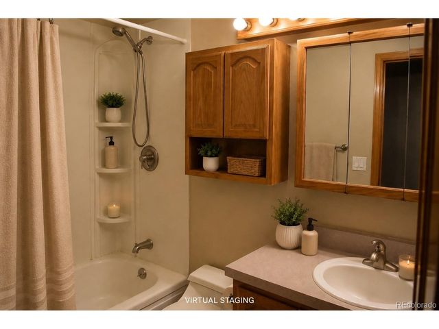 1650 Biscay Cir, Aurora, CO 80011