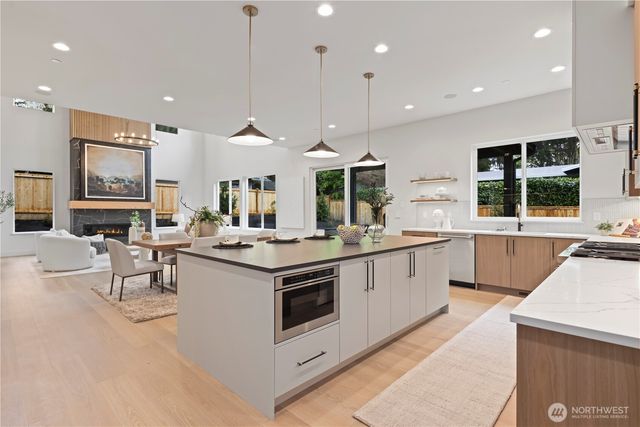 13310 NE 112th Place, Redmond, WA 98052