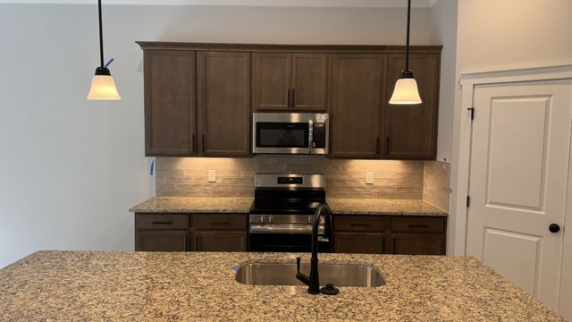 8663 Turnbull Dr, Pleasant View, TN 37146