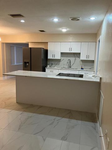 6807 113TH STREET, Seminole, FL 33772