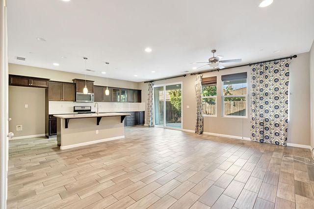 3487 Mecca, Clovis, CA 93619