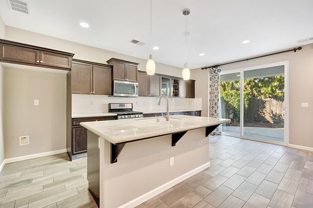 3487 Mecca, Clovis, CA 93619