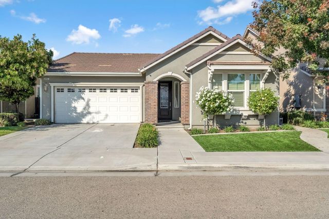 3487 Mecca, Clovis, CA 93619
