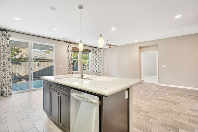 3487 Mecca, Clovis, CA 93619