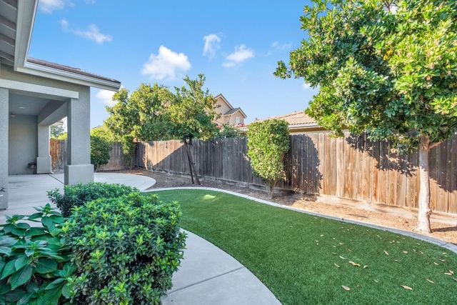 3487 Mecca, Clovis, CA 93619