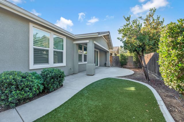 3487 Mecca, Clovis, CA 93619