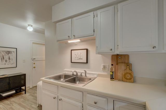1088 Dayton Avenue, Saint Paul, MN 55104