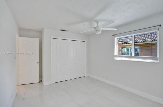 11280 NW 40th St, Coral Springs, FL 33065