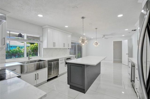 11280 NW 40th St, Coral Springs, FL 33065