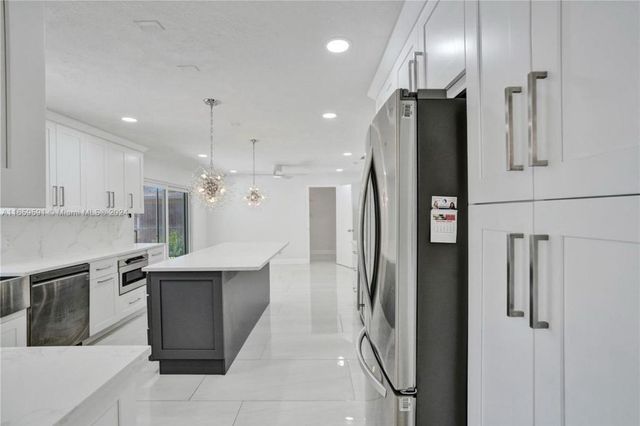 11280 NW 40th St, Coral Springs, FL 33065