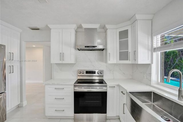 11280 NW 40th St, Coral Springs, FL 33065