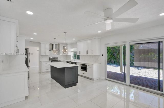 11280 NW 40th St, Coral Springs, FL 33065