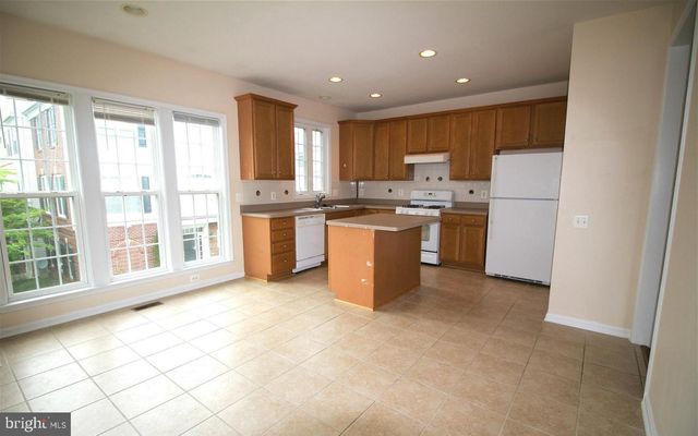 5035 COOL FOUNTAIN LN, Centreville, VA 20120