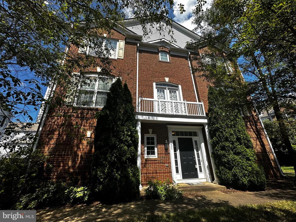 5035 COOL FOUNTAIN LN, Centreville, VA 20120