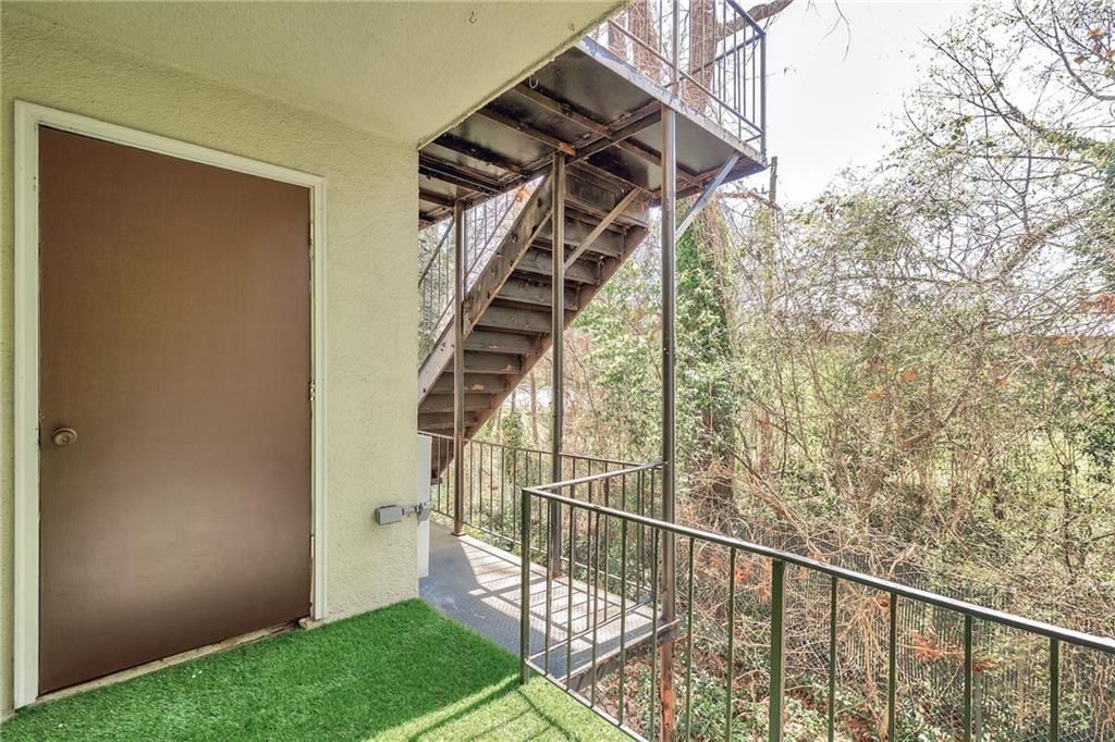 Image 24 of property listing at 2390 Lawrenceville Highway K, Decatur, GA 30033