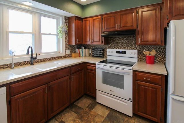 1203 12th Street, Grundy Center, IA 50638