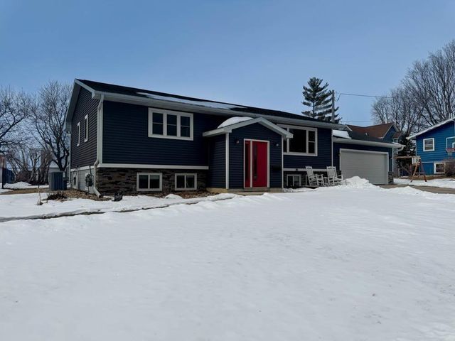 1203 12th Street, Grundy Center, IA 50638