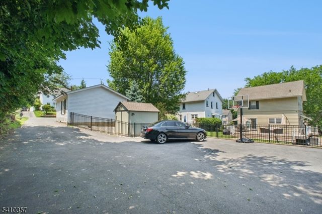 122 Westover Ave, West Caldwell Twp., NJ 07006