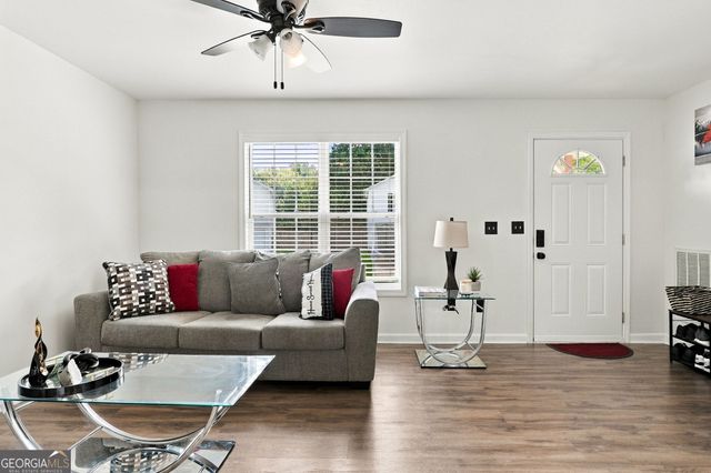 102 Huntington Way, Dallas, GA 30132
