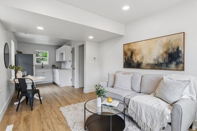 4554 S WILLOW RD, Holladay, UT 84124