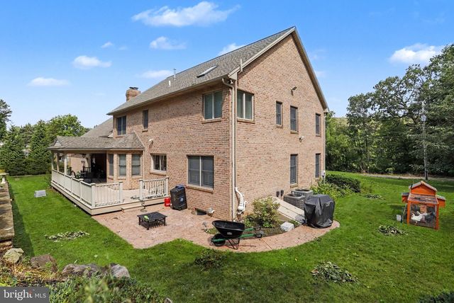 2005 WOODBERRY RD, York, PA 17408