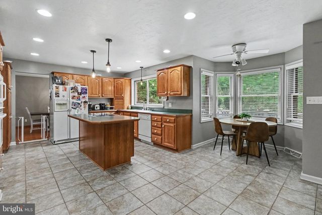 2005 WOODBERRY RD, York, PA 17408