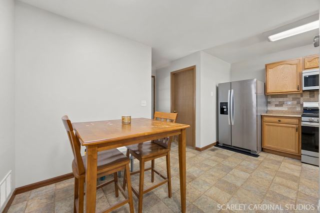 34 Waterbury Circle, Oswego, IL 60543