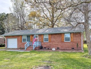 213 N Mcrae Street, Saint Helena, NC 28425