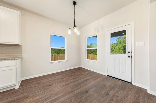 233 Crestview Drive, West Columbia, TX 77486
