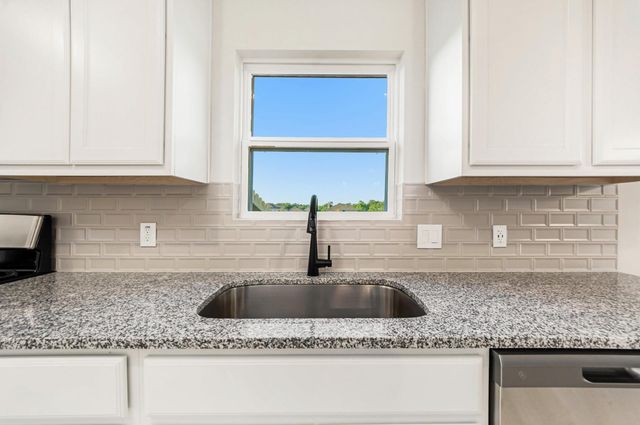 233 Crestview Drive, West Columbia, TX 77486