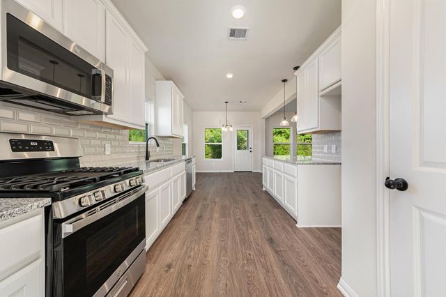 233 Crestview Drive, West Columbia, TX 77486