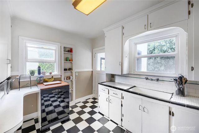 5755 25th Avenue NE, Seattle, WA 98105