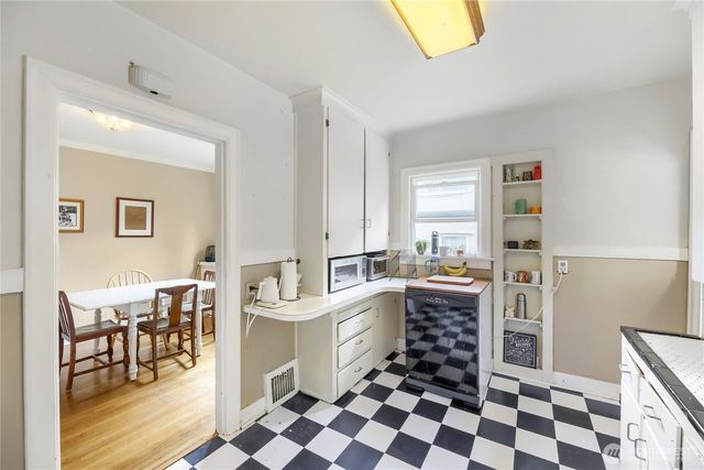 5755 25th Avenue NE, Seattle, WA 98105
