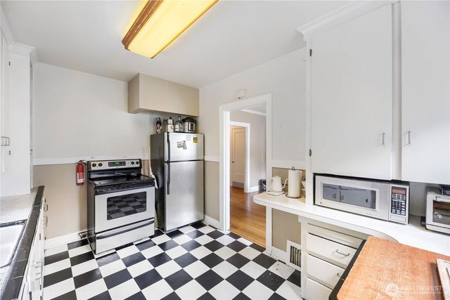 5755 25th Avenue NE, Seattle, WA 98105