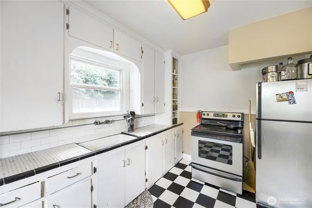 5755 25th Avenue NE, Seattle, WA 98105
