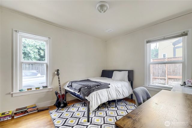 5755 25th Avenue NE, Seattle, WA 98105