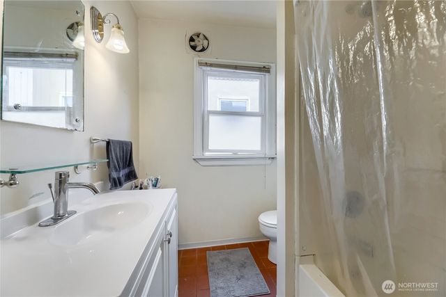 5755 25th Avenue NE, Seattle, WA 98105