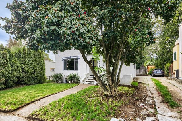 5755 25th Avenue NE, Seattle, WA 98105