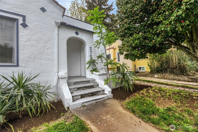 5755 25th Avenue NE, Seattle, WA 98105