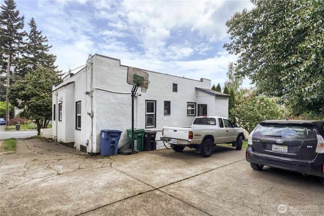 5755 25th Avenue NE, Seattle, WA 98105