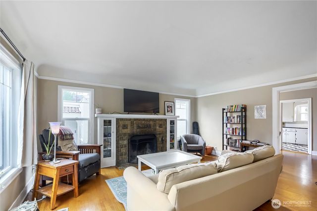 5755 25th Avenue NE, Seattle, WA 98105