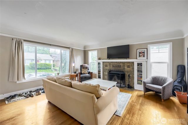 5755 25th Avenue NE, Seattle, WA 98105