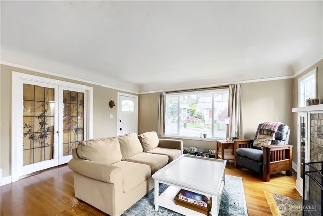 5755 25th Avenue NE, Seattle, WA 98105