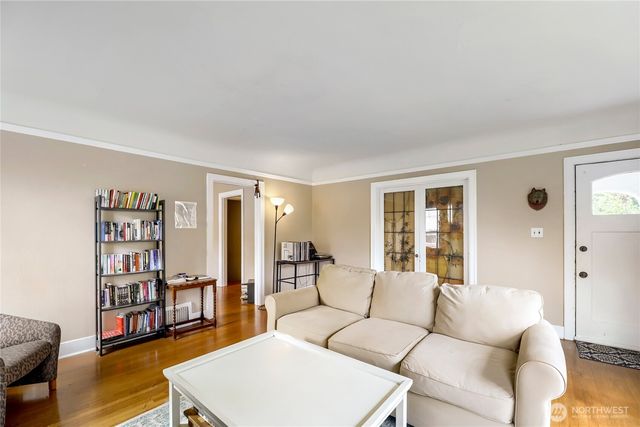 5755 25th Avenue NE, Seattle, WA 98105