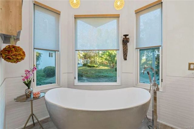 2 Logo Vista, Dana Point, CA 92629