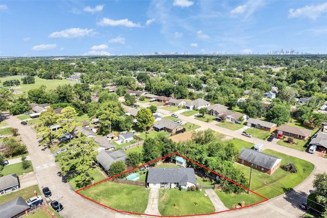 5739 Waterford Drive, Houston, TX 77033