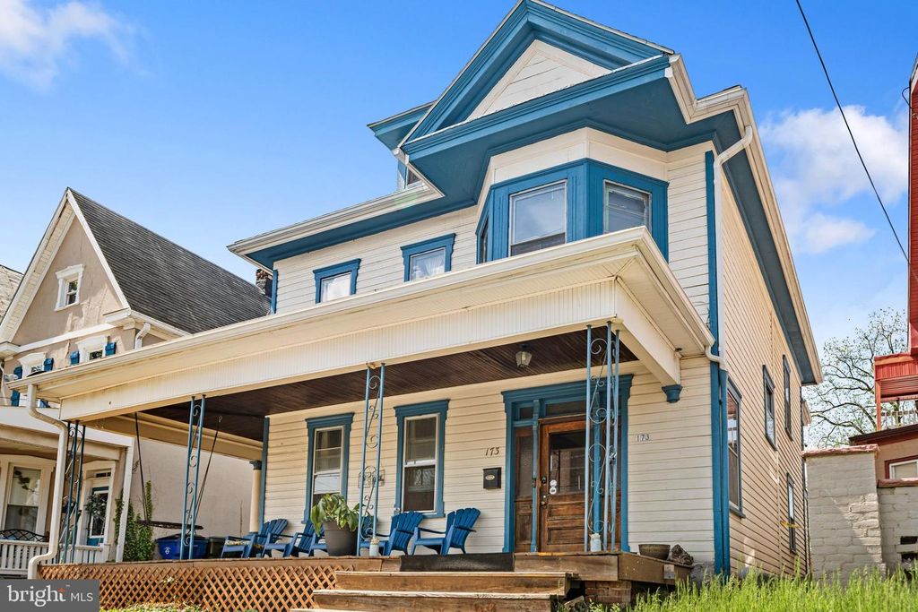 Image 2 of property listing at 173 SUMMIT AVE, Hagerstown, MD 21740